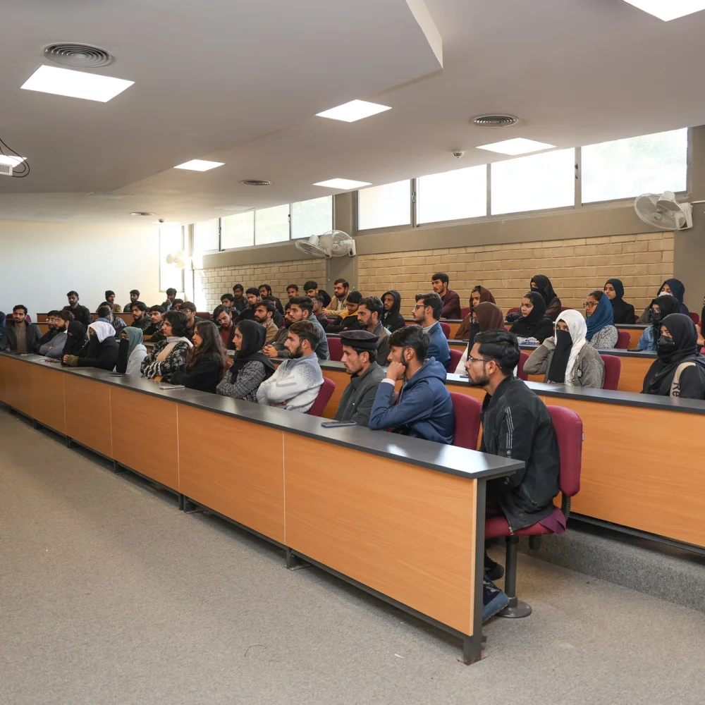 Alumni Talk Series Session Highlights Career Adaptability and Entrepreneurship