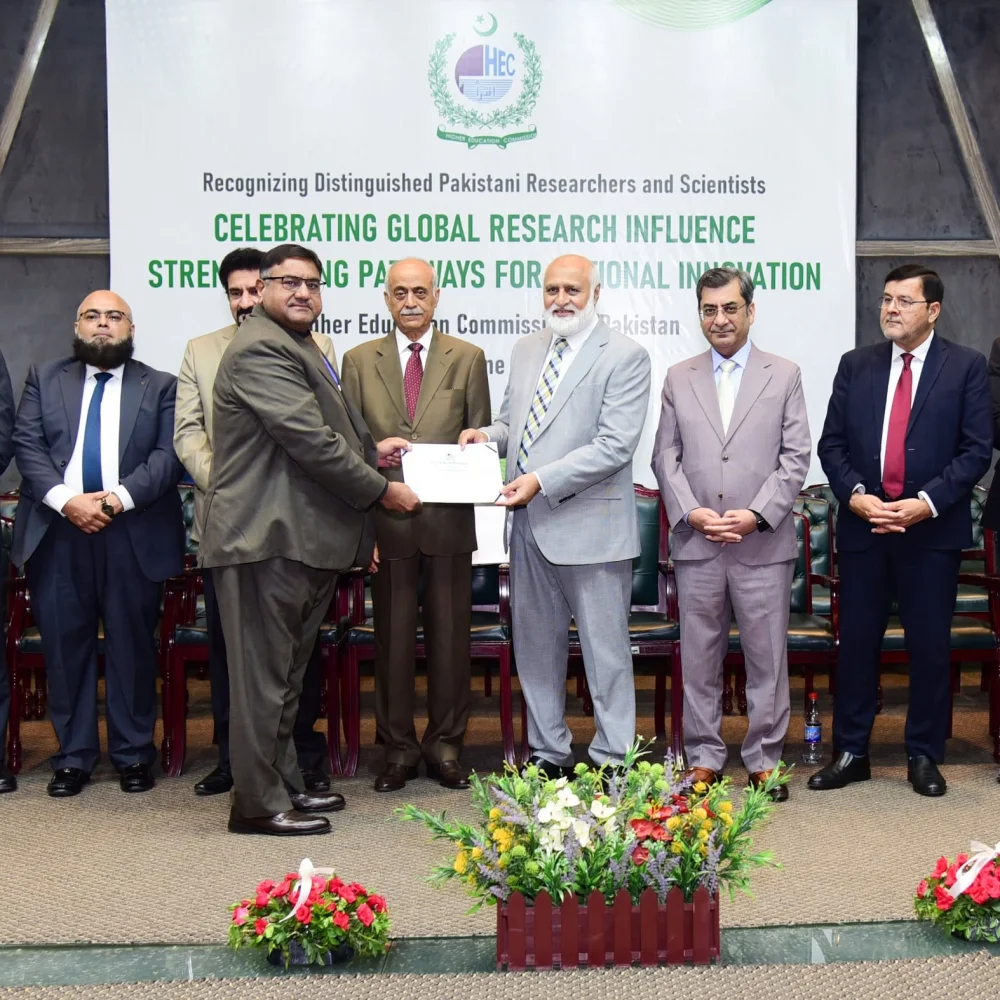 Dr. Muhammad Rafiq Honored with Distinguished Pakistani Researcher/Scientist Award